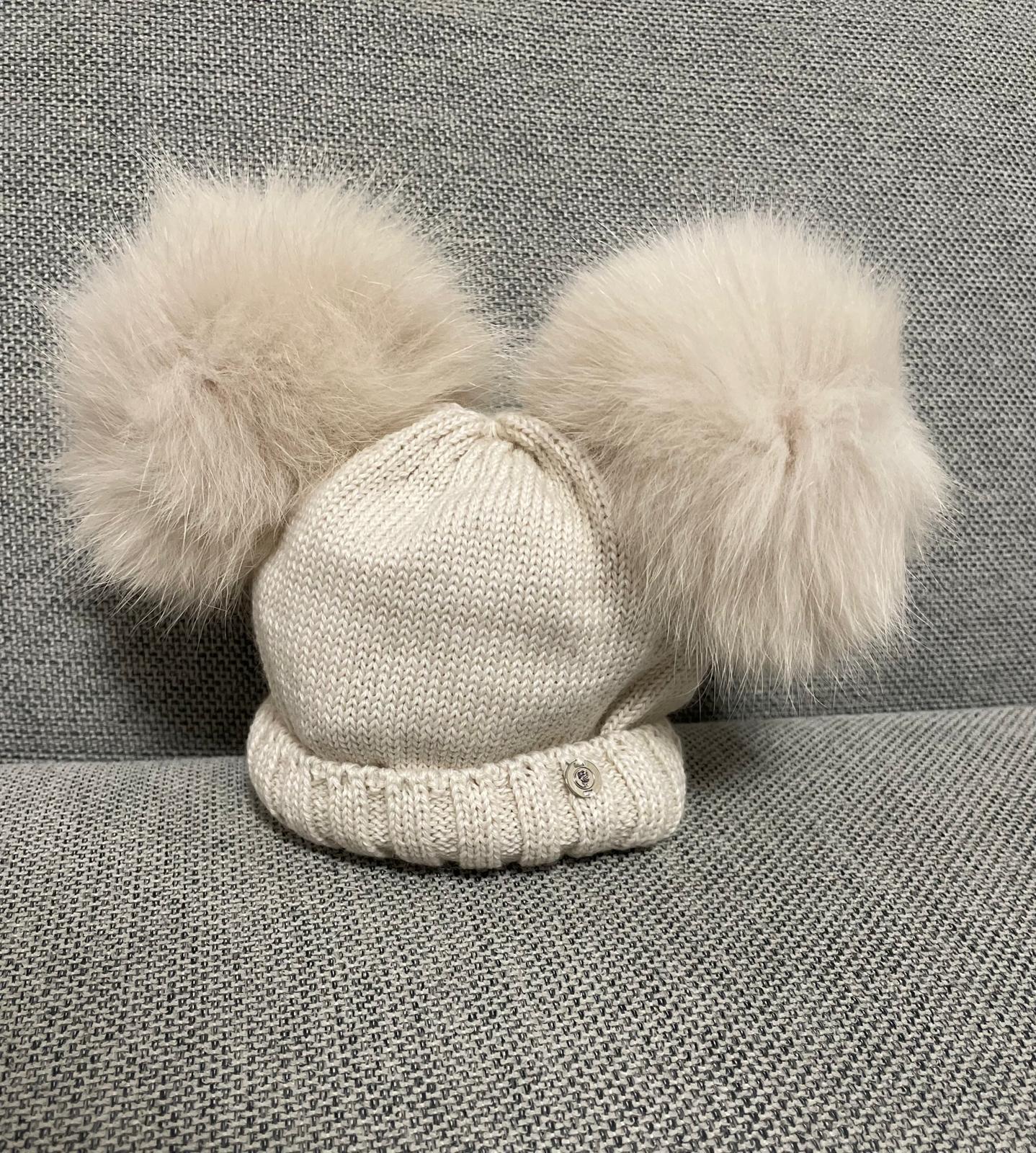 Cappellino con Doppio PonPon